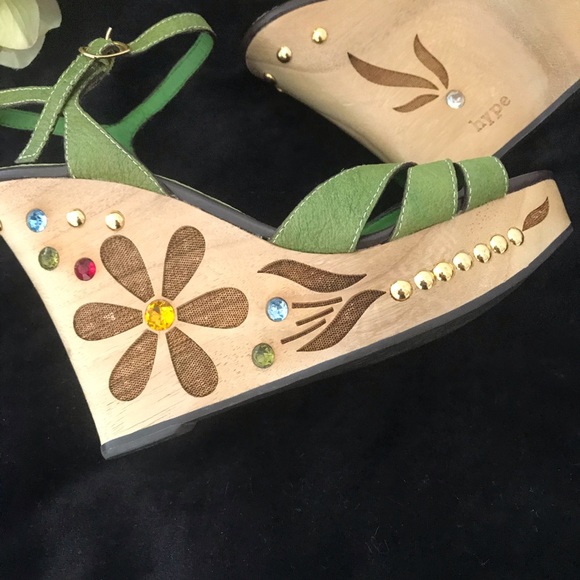 Hype summer platforms in size 6M - Picture 6 of 7